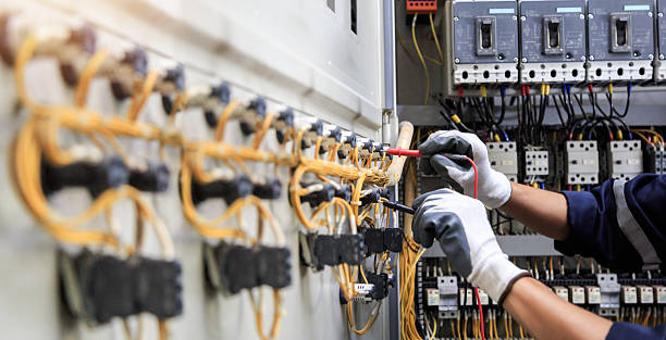 Professional Electrician technician working in Shenandoah, IA